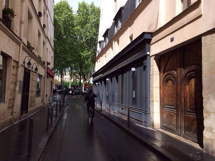 Rue Maitre Albert, front door