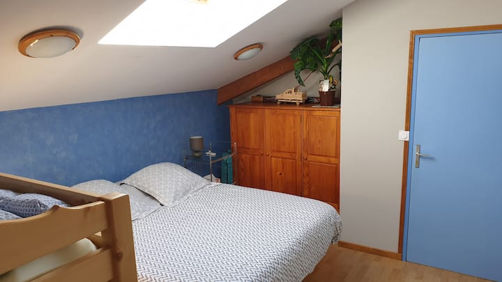Dormitorio 4
de 20 m2 con una cama Queen size, literas (90x190). Posibilidad de añadir una cama adicional paraguas.