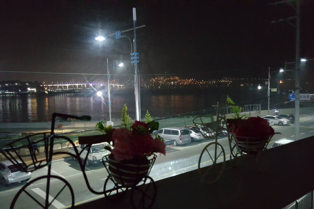 침대에서 보는 시선.