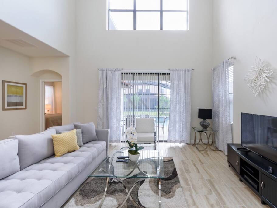 Couch,Furniture,Indoors,Room,Chair