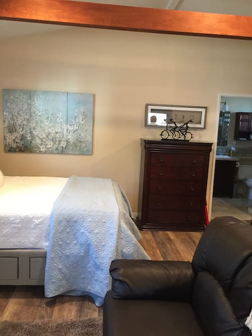 Queen bed and Dresser