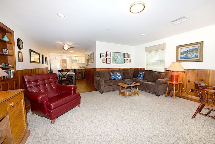 Beautiful Upgraded 4bd/3ba! *Closest To Beach!* - Avalon, CA