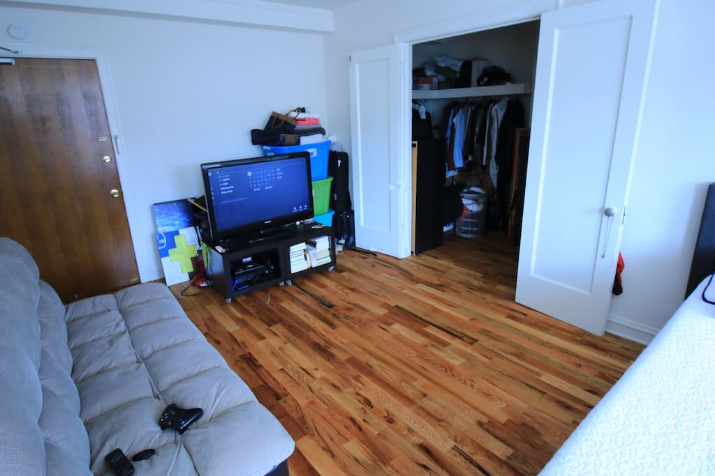 Open space with TV, Wifi, Videogames