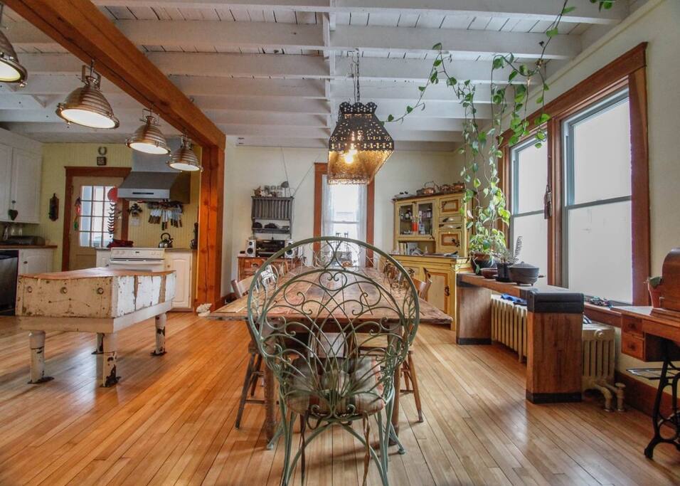 Salle à manger (capacité de 8 personnes à la table)