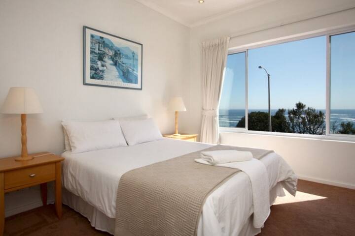 Atlanta 3 bed Balie Bay Camps Bay Cape Town gallery image 3