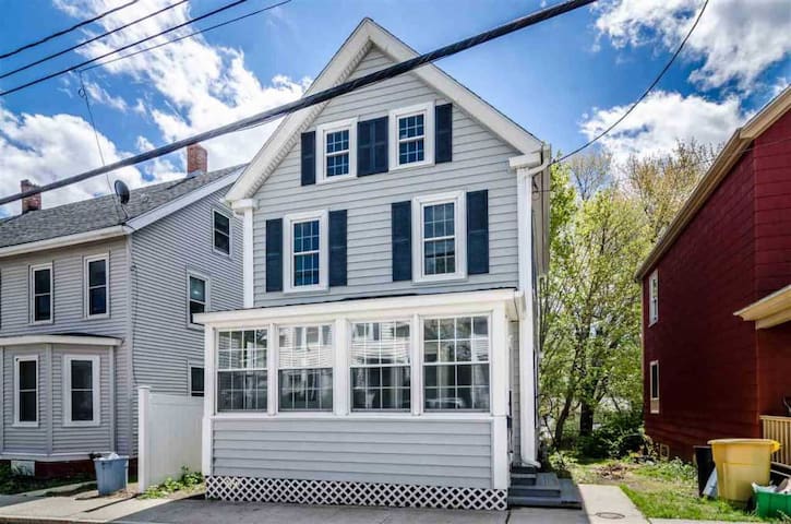 1950s New Hampshire Home Step Cracks In Brick Exterior