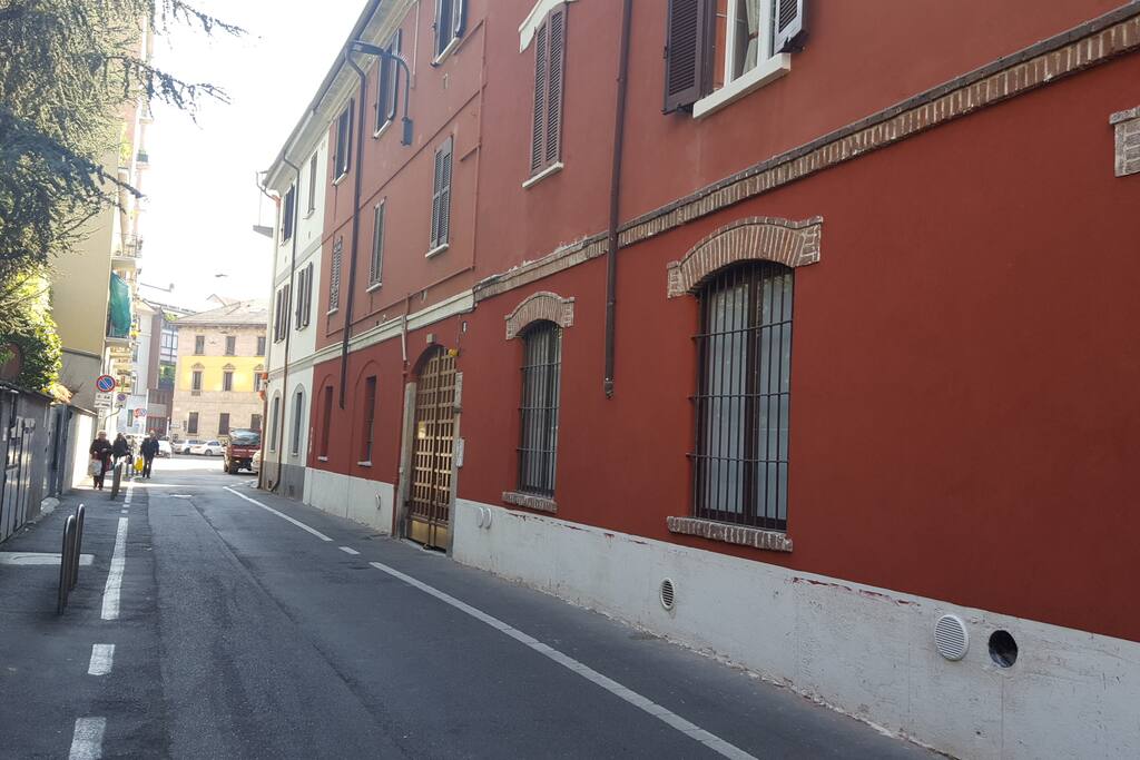 Entry gate from the small old alley/entrata sull' antica strada