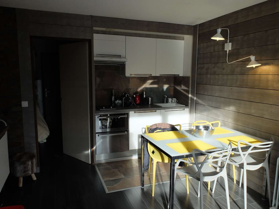 The kitchen's fully equipped, dishwasher and oven are included...