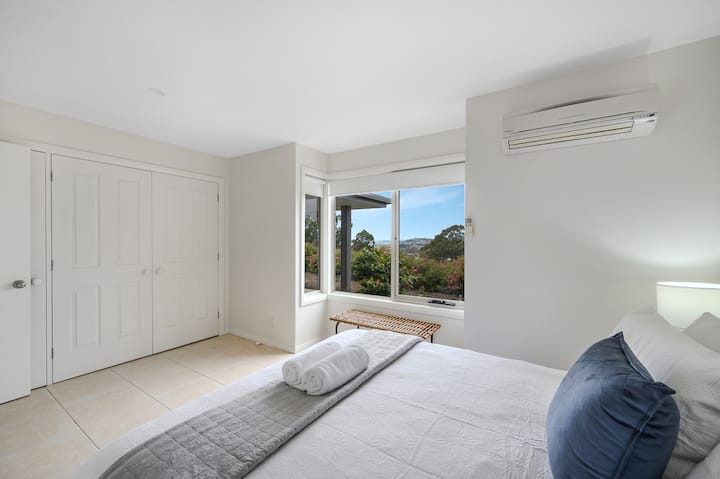 Bedroom3 with built ins