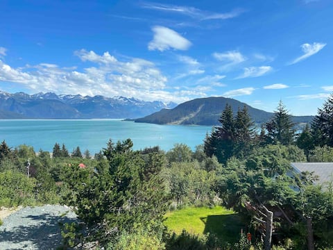 Four-bedroom home with amazing views in Haines