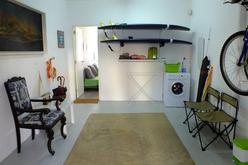 2 bicicletas e 2 pranchas de surf para os hóspedes