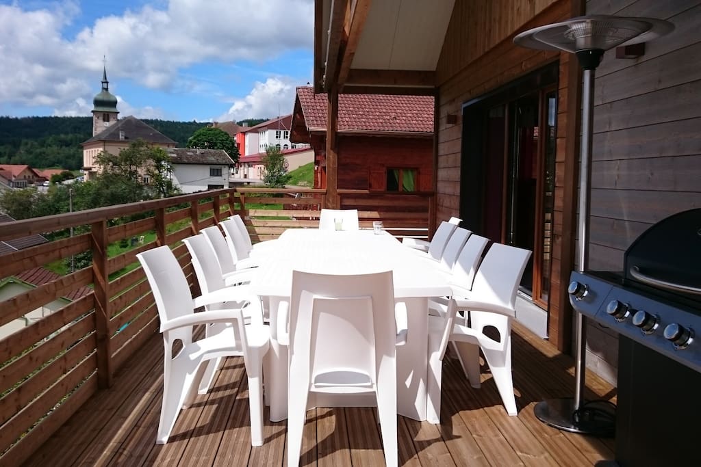 Terasse avec table 12 places