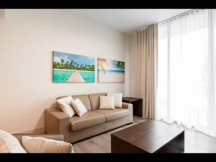 Ch / Luxury /Nuevo  Condominio Al Mar - Hollywood, FL