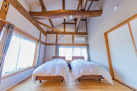 Private old house with a view of Myoko and the four seasons of the countryside, for multiple familie