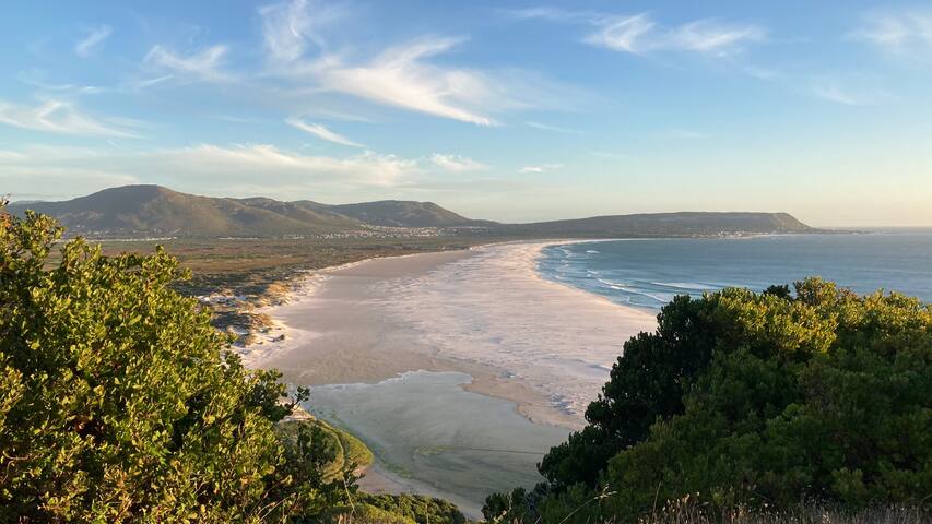 Emerald House- Stylish Villa – Epic Views & Pool gallery image 3