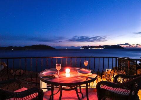 Very central, Great view & 100 meters to the beach