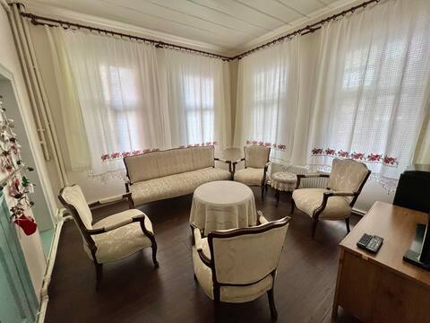 3 rooms/6 people in the historical mansion in the center of Bursa