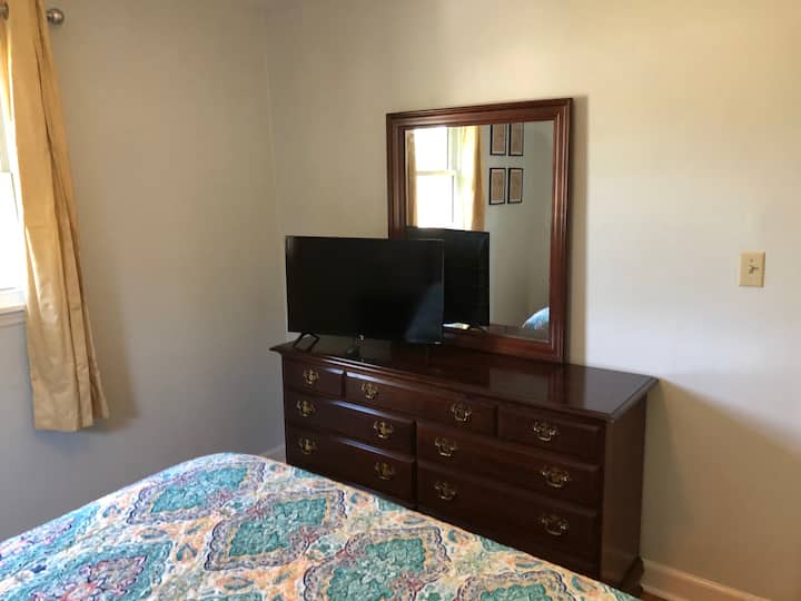 טלוויזיה בחדר השינה