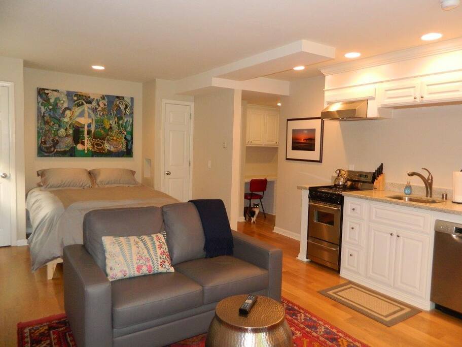 The studio is very quiet, very comforting, warm or pleasantly cool depending upon your needs. (our friendly cat ran in during the photo shoot...she is not allowed in the studio) :)
