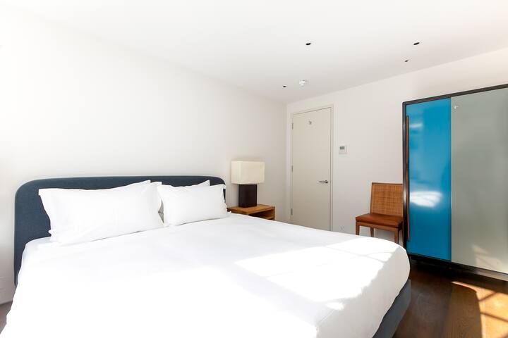 Belgravia Mews – Impeccably Stylish Retro-Chic gallery image 5