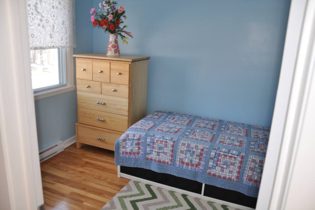 Bedroom with a single bed