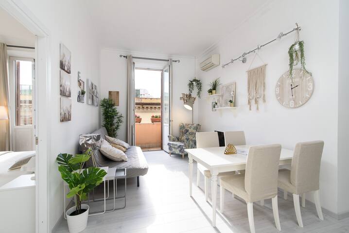 White Napoleone Apartment gallery image 2