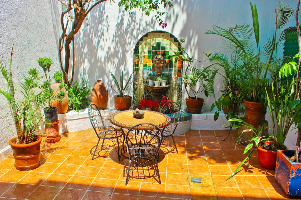 INDOOR PRIVATE PATIO, GREAT FOR FAMILY GATHERINGS