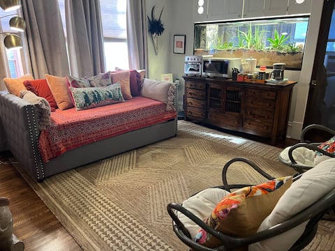 Popular Airbnb listing: Vagabonds, Walk to Decatur, Eddie’s Attic & MARTA in Decatur