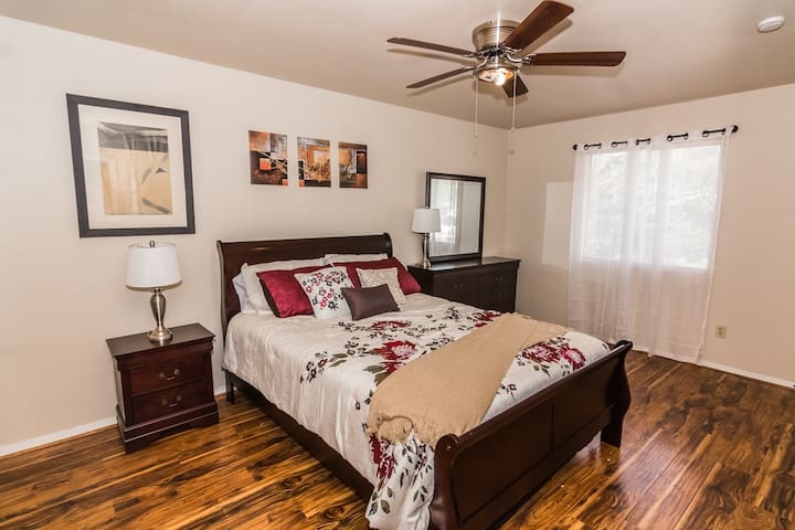 Amazing location 3br near Galleria Heights A