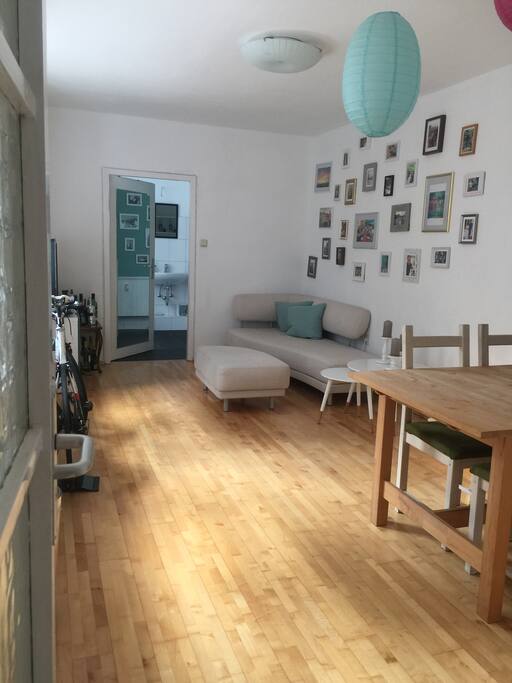 Livingroom with bathroom in the background