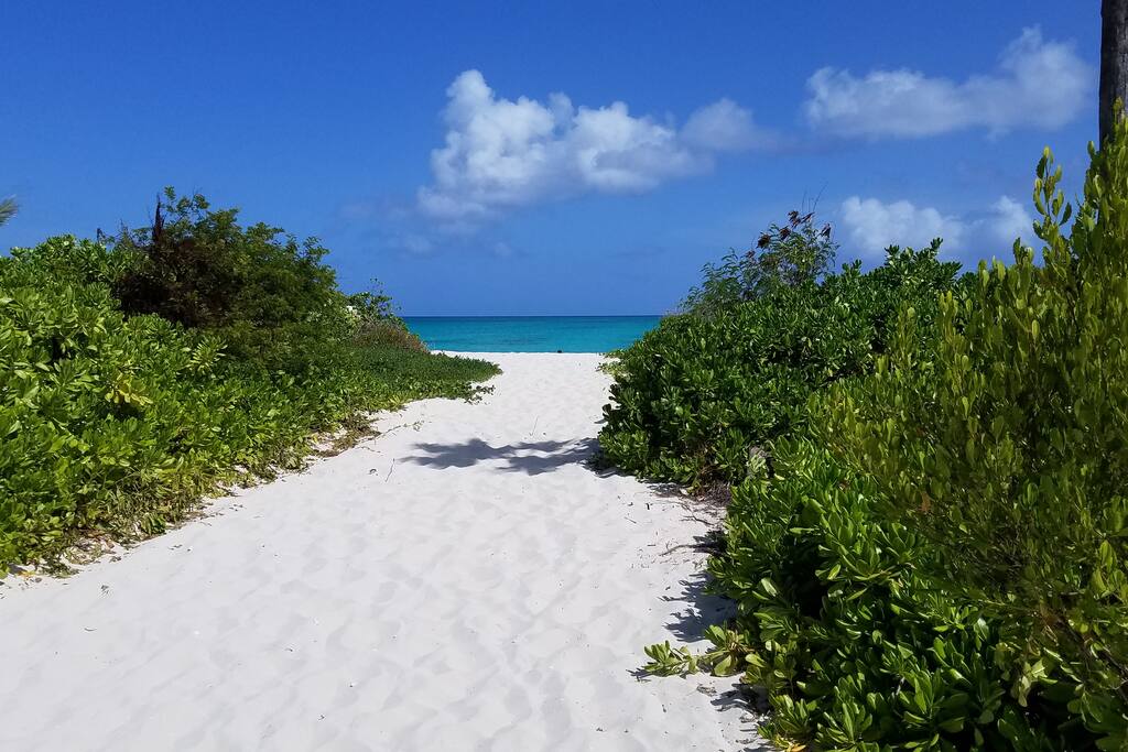 Lane to Pelican Beach