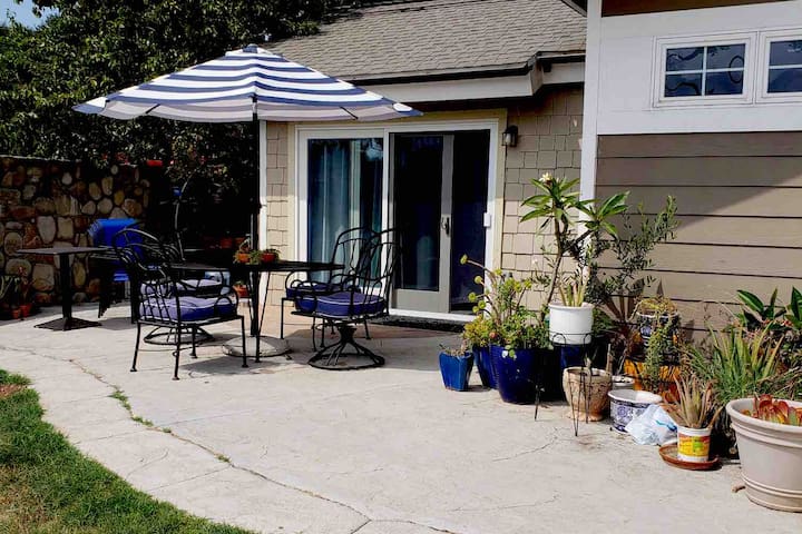2 BEDROOM SUITE (Private section in large home)