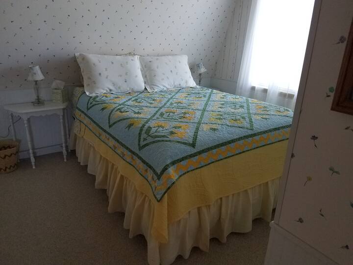 Bedroom. Queen size bed with comfortable mattress