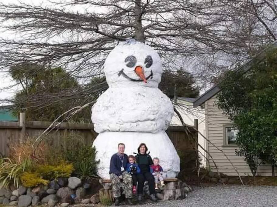 Frosty the Snowman welcomes you!