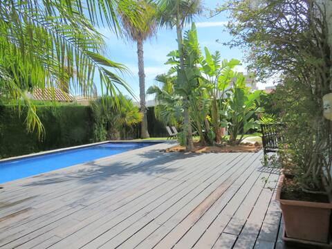 Casa Azahar, Daimús. Garden, pool, beach, towns.