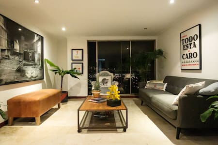 Lovely Room in beautiful Apartment in  El Poblado