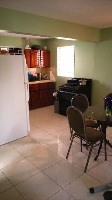 Eat-in kitchen - shared area of home