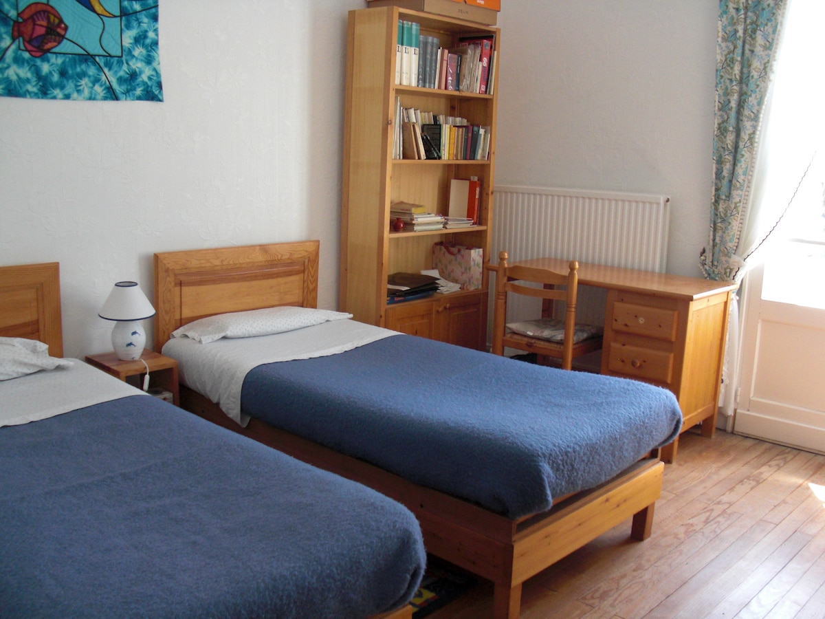 Zuidelijke kamer met twee eenpersoonsbedden