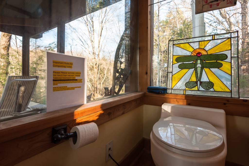 Deluxe Tree House 1 Hour from Toronto Nature lodges for Rent in Blackstock, Ontario, Canada