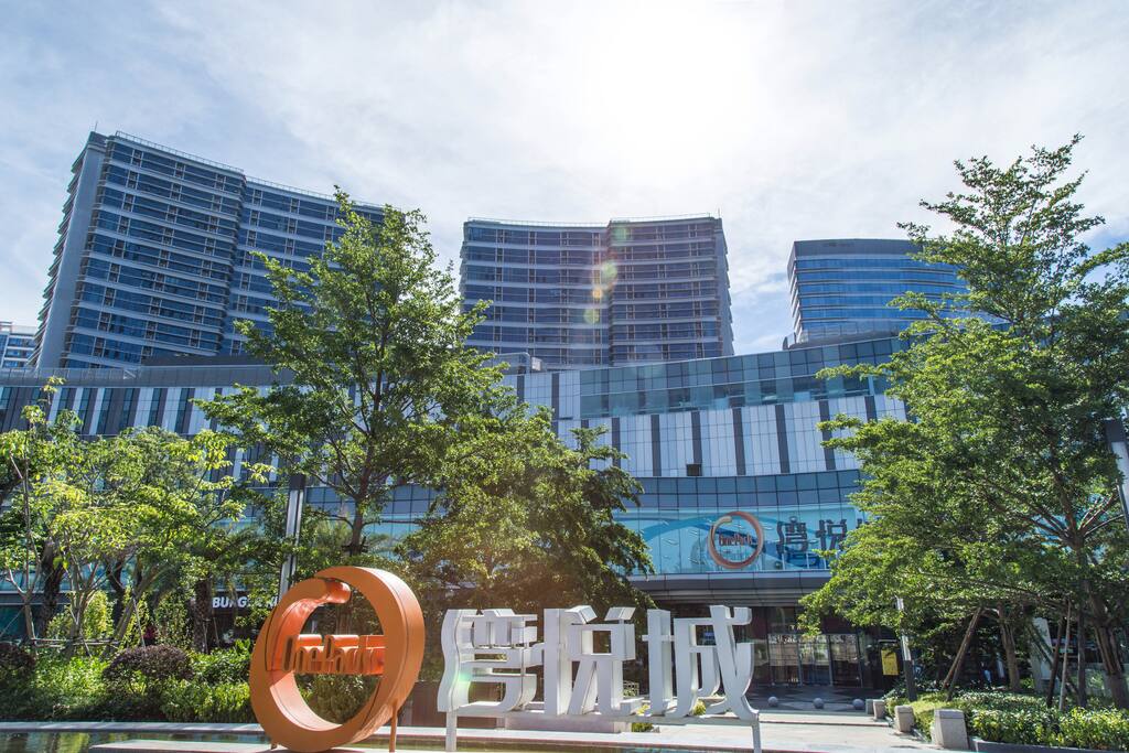 位于湾悦城A栋,毗邻凯悦酒店