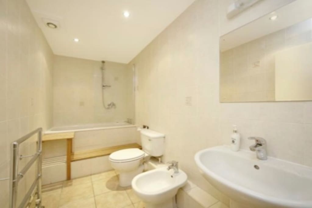 Family bathroom, additionally there are a shower room and on top a small bathroom with WC and sink