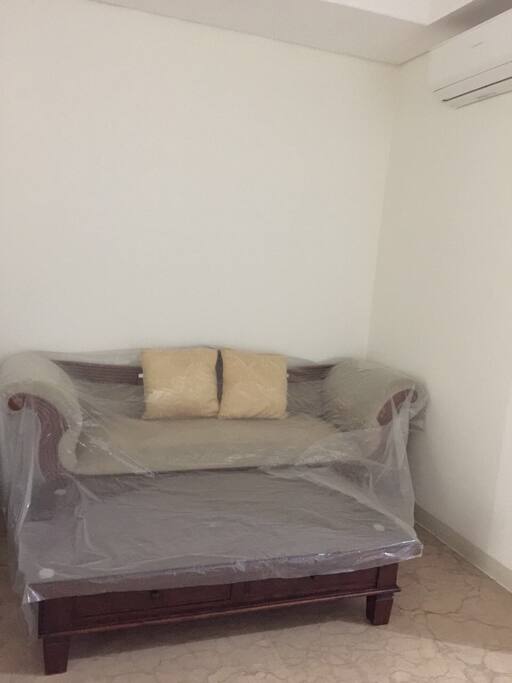 Living room 4x4m. Sofa, kitchen set.