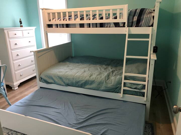 Kids bedroom trundle bed