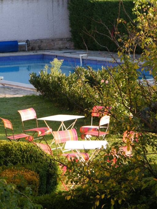 petit salon de jardin privatif