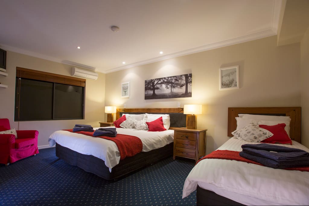 Lodge King room with en-suite walk in robe and single King bed. This can be set for 3 single King beds.