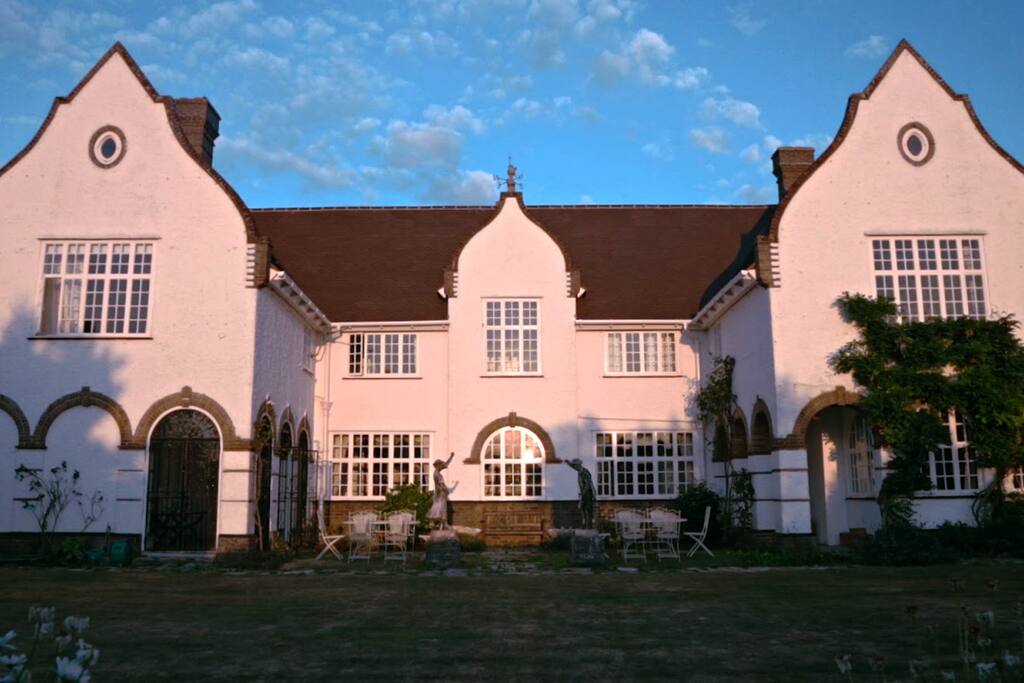THE WHITE HOUSE
