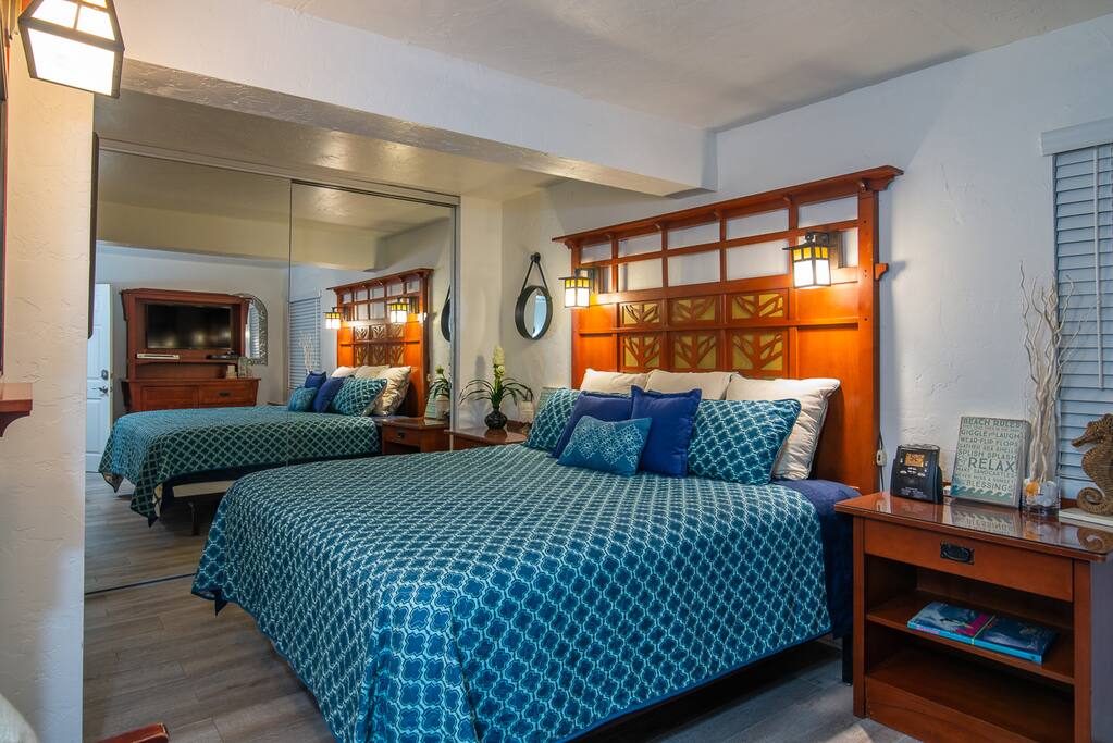 Master bedroom with King size bed (sleeps 2)