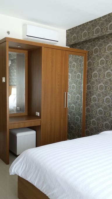 Wardrobe, air conditioner and bed