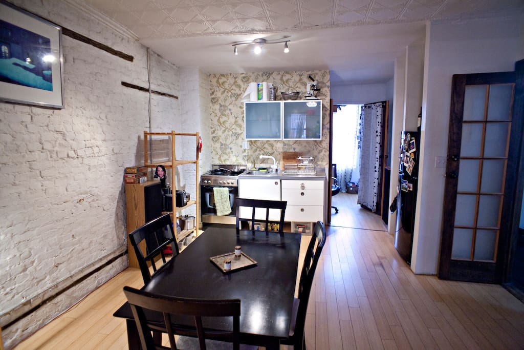 common area - dining space