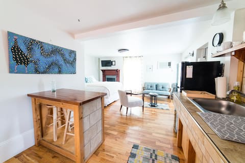 Great Location, Beautiful Space with Balcony